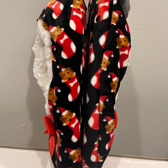 Holiday Fuzzy Slippers - Size 7 - 9.5 - Picture 7 of 8
